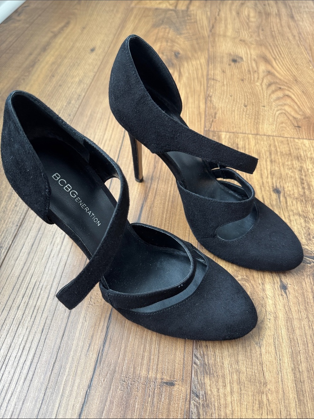 BCBGeneration black suede pumps / heels, size 7